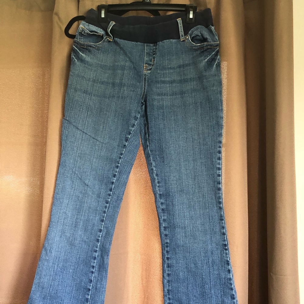8/10 Maternity bootcut Jeans without belly panel.